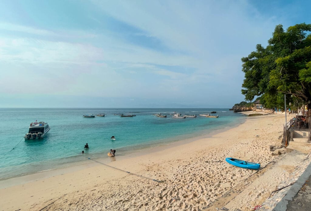 Mushroom Bay is where to stay in Nusa Lembongan with kids.